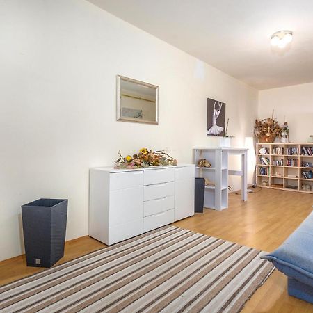 Awesome Apartment In Stara Baska 1 With Kitchen Buitenkant foto