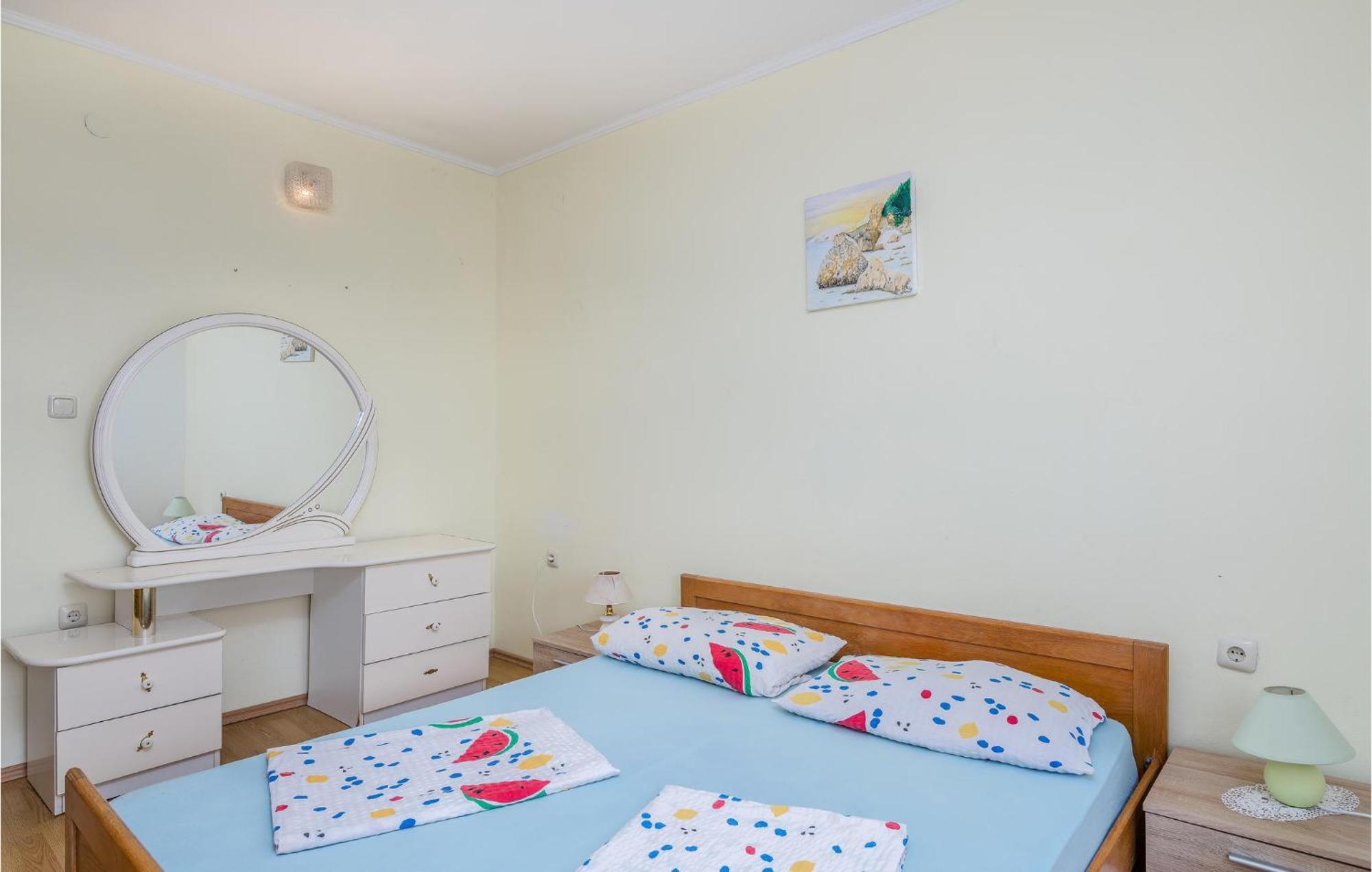 Awesome Apartment In Stara Baska 1 With Kitchen Buitenkant foto