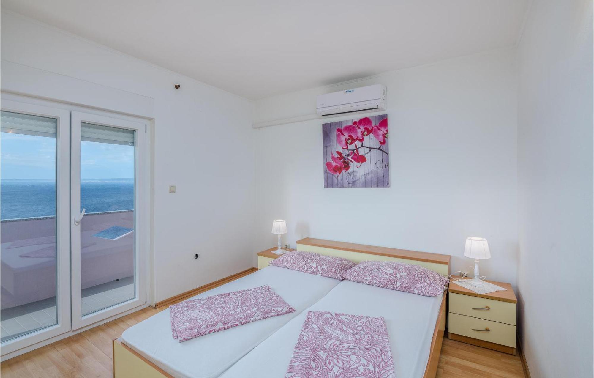 Awesome Apartment In Stara Baska 1 With Kitchen Buitenkant foto